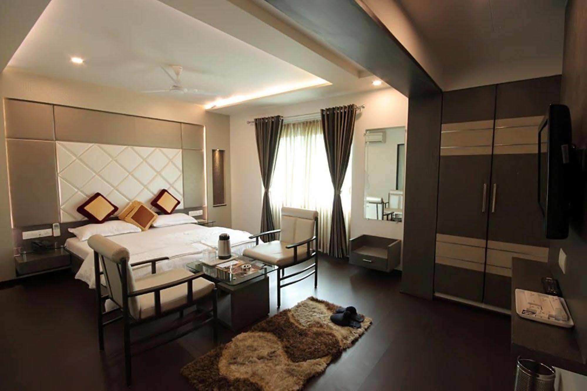 Hotel Flair Inn Ahmedabad Exterior photo