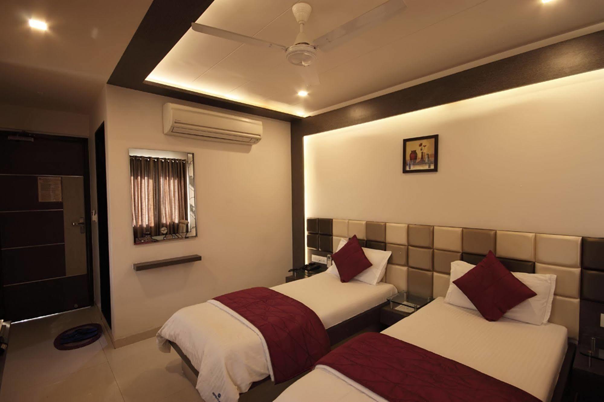 Hotel Flair Inn Ahmedabad Exterior photo